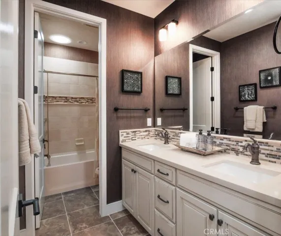 Hallway Bathroom For Bedrooms #4 & #5