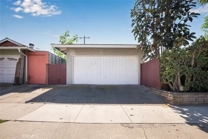 Detached Garage