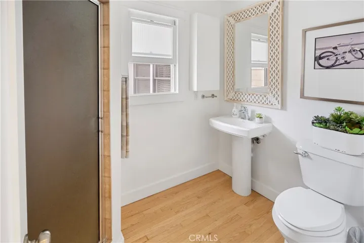 2 BATHROOM WITH SHOWER