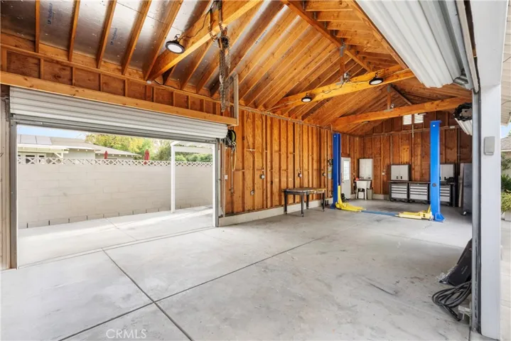 ENTRANCE TO WORKSHOP 750 SQ.FT.
