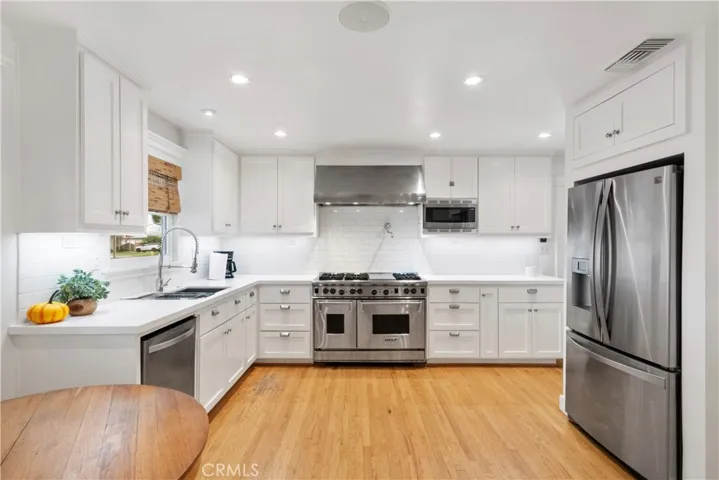 PROFESSIONAL KITCHEN