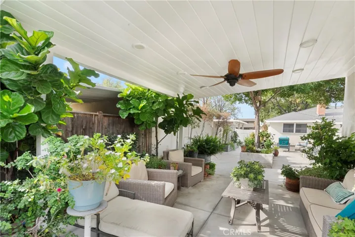 SIDE COVERED PATIO