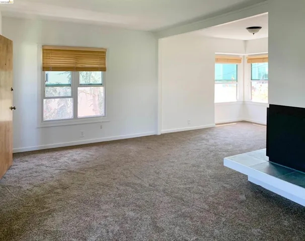 Living room. This photo was taken when the unit was vacant.
