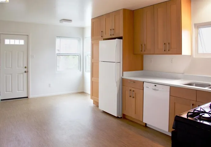 Kitchen and eating area. This photo was taken when the unit was vacant.