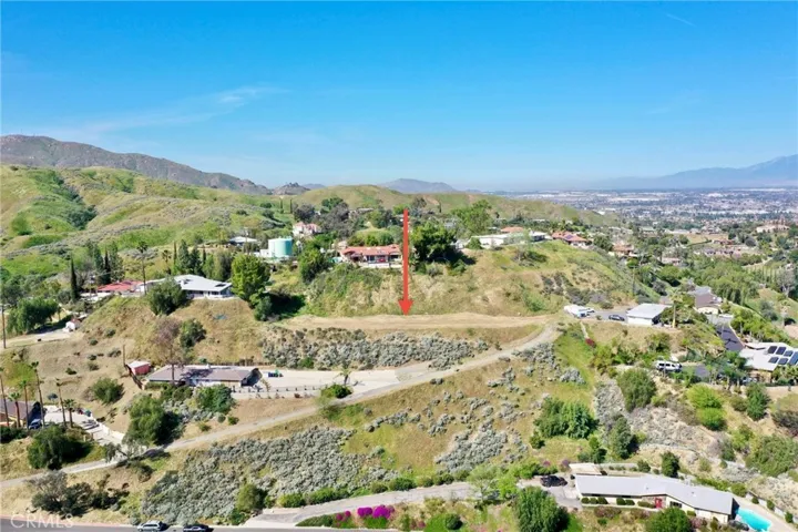This image has an arrow digitally added.