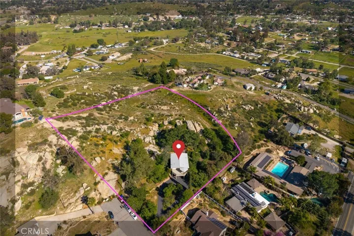 Rough property lines (buyer is advised to independently verify the accuracy of all information through personal inspections, the city, and with appropriate professionals).