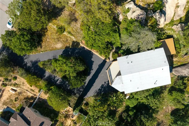 The added sophistication of a spacious tear-drop shaped driveway.