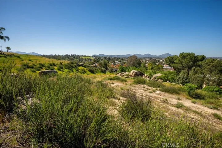 Top of the graded path/drive allows for versatile options on this property.