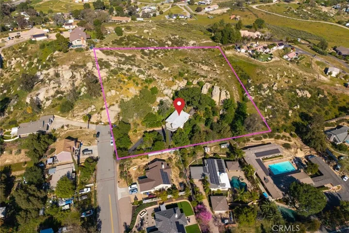 Rough property lines (buyer is advised to independently verify the accuracy of all information through personal inspections, the city, and with appropriate professionals).
