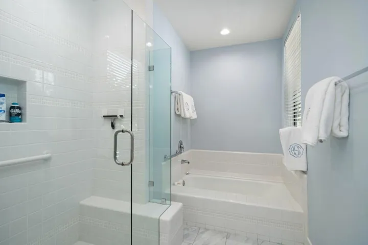 Separate tub/shower