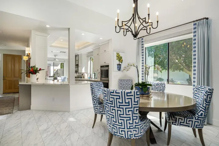 Spacious dining!