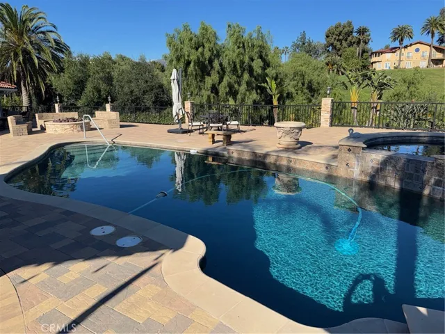 10565 Lubao, Chatsworth, California 91311