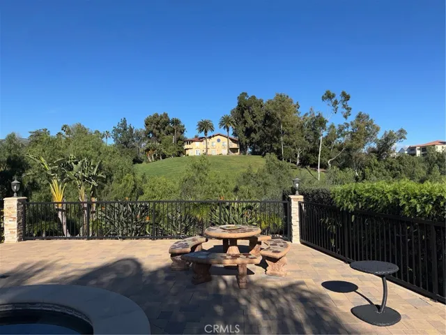 10565 Lubao, Chatsworth, California 91311