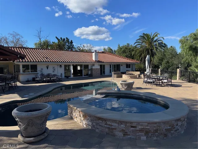 10565 Lubao, Chatsworth, California 91311
