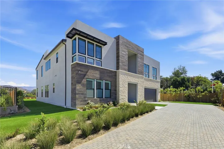 22801 Seaqua Circle, Chatsworth, California 91311