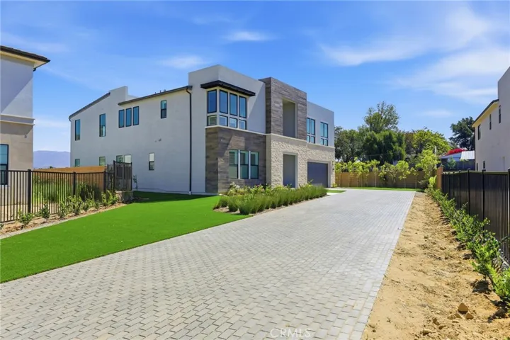 22801 Seaqua Circle, Chatsworth, California 91311