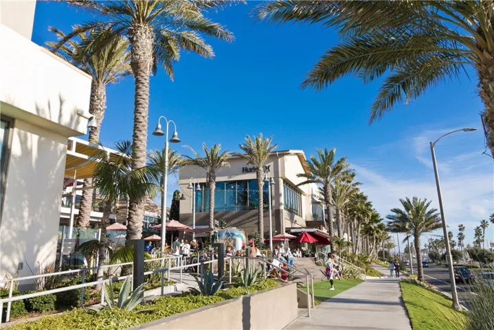 19135 Beachcrest, Huntington Beach, California 92646