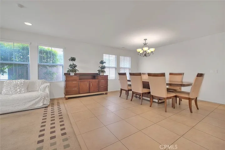 Living/dinning room