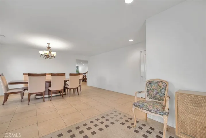 Living/dinning room