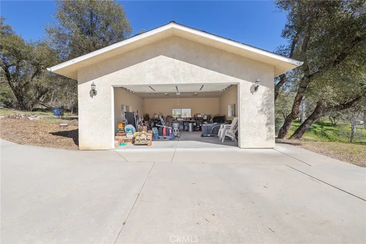 Detached garage