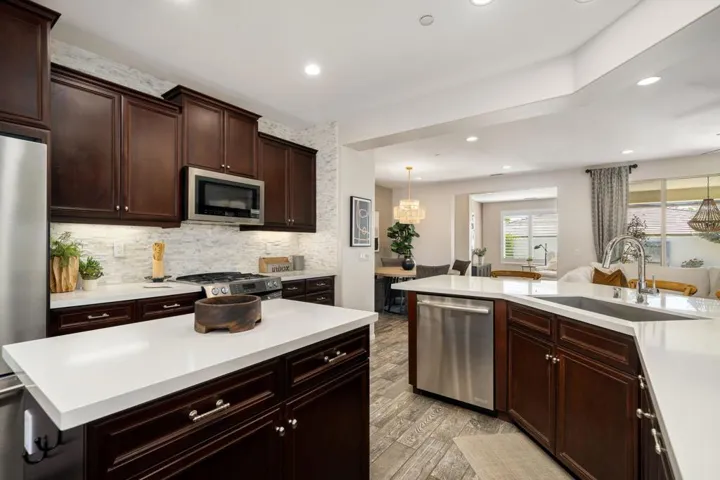 21-web-or-mls-AMLongmeadow_OPMG_0326_021