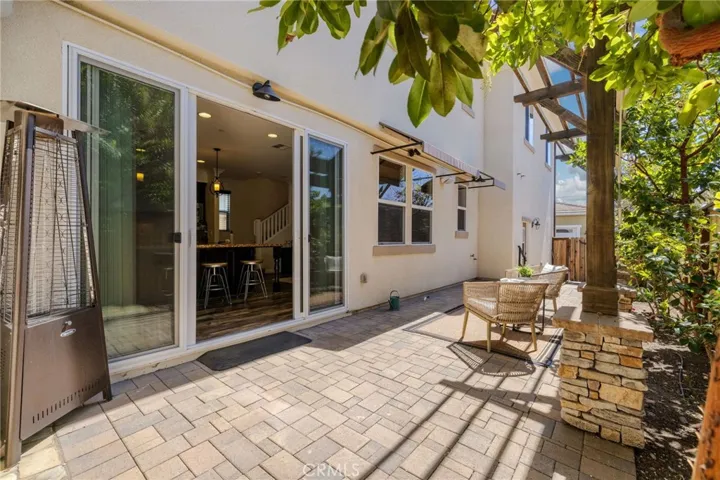 The large glass sliding doors leading to the outside patio gives the kitchen a bright, airy feeling.