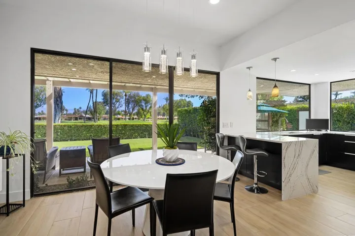 Dining Area & Kitchen