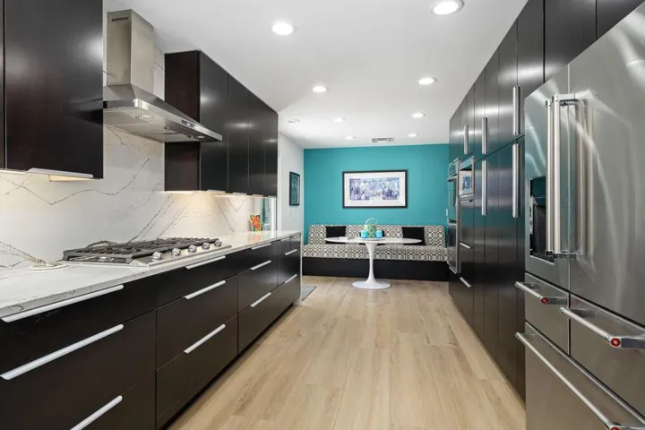 Kitchen & Banquet Seating