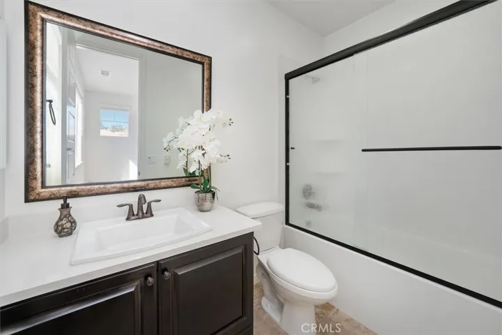Mini primary suite bathroom