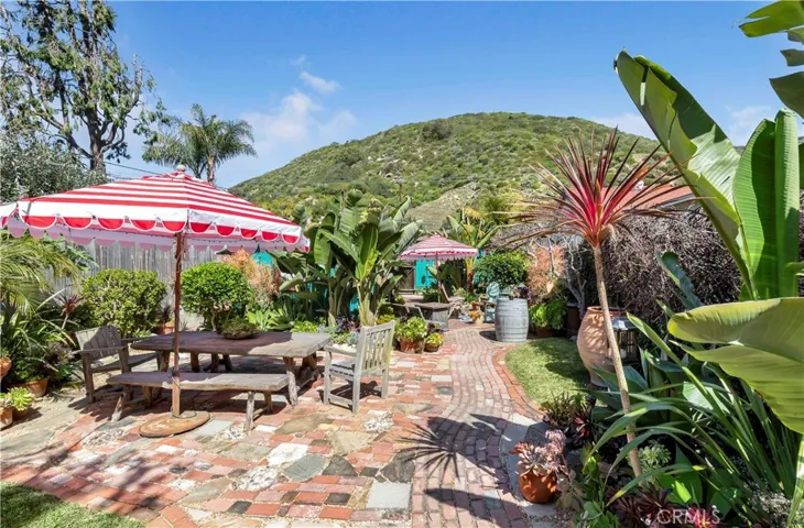 Your very own Backyard Oasis minutes from the beach.