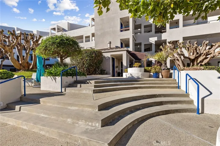 510 The Village 203, Redondo Beach, California 90277