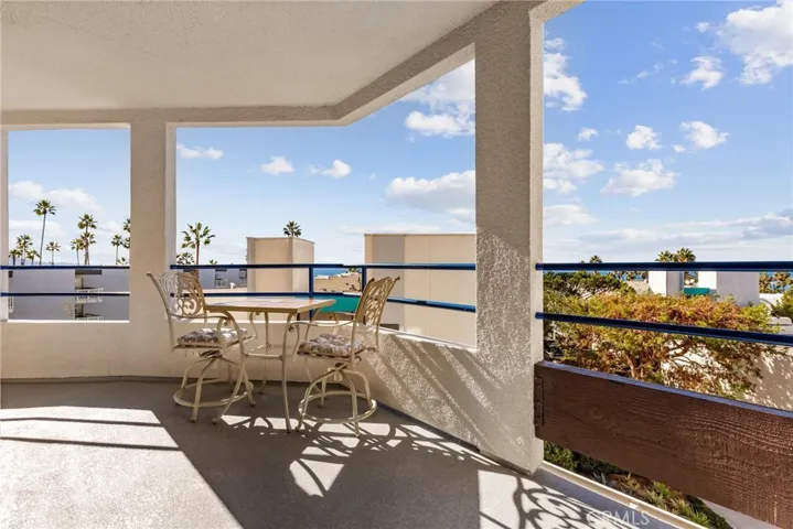 510 The Village 203, Redondo Beach, California 90277
