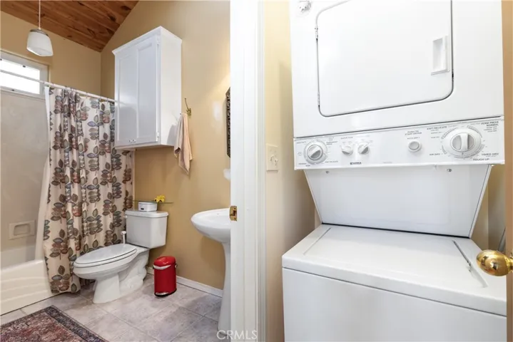 full bathroom & laundry 2nd level
