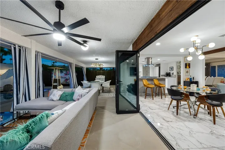 Outdoor / Indoor Living