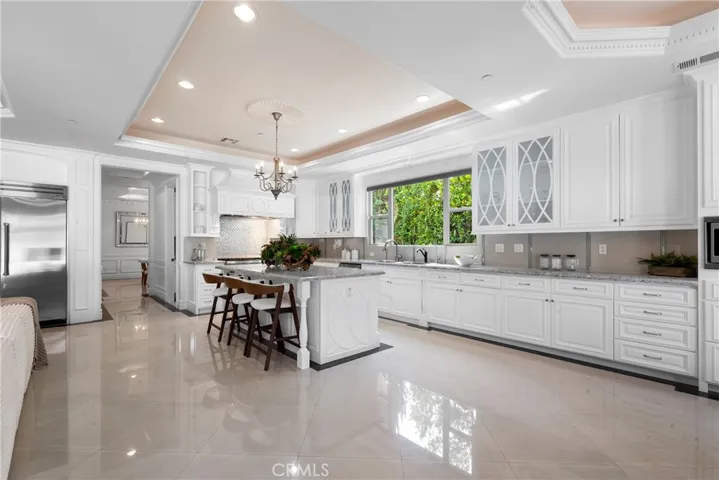 massive main kitchen