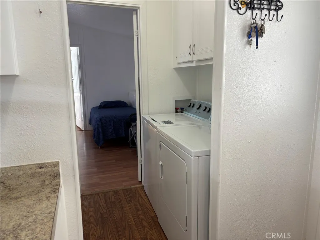 Indoor washer & dyer hookups