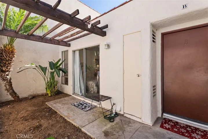 UNIT B- 2 Bedrooms 2 baths laundry and attached 2 car garage.