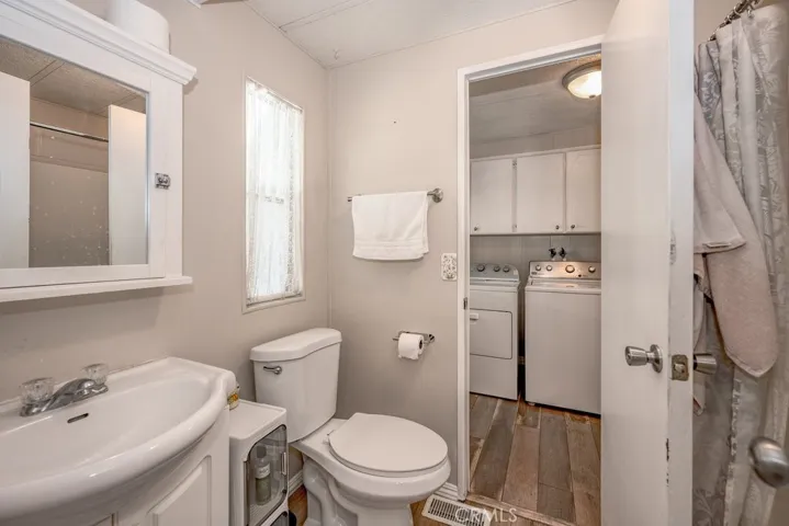 Second bathroom also with a shower!