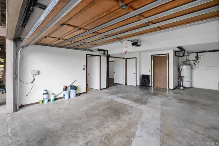 Office and Gym access. (Potential granny flat) Elevator access.