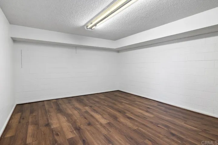 Large space for gym, storage or studio. Potential to combine the two rooms for a granny flat.