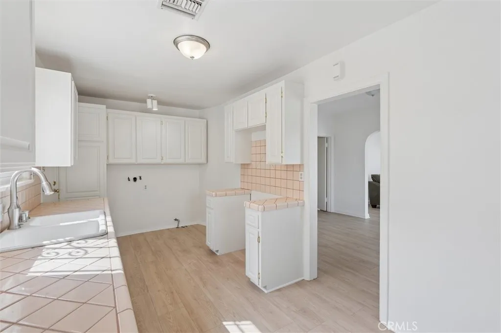 Kitchen iew