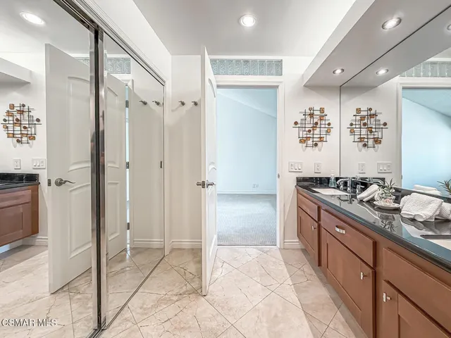 ePrimary Bedroom Suite11