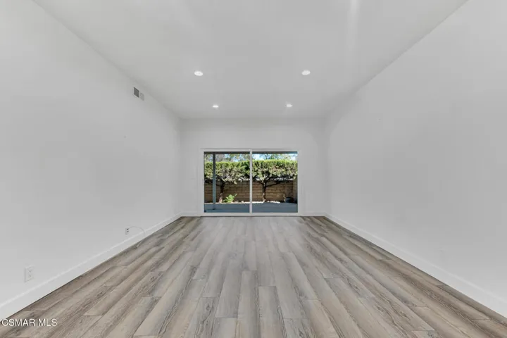 2579 Lakewood Pl  -  HsHProd-12