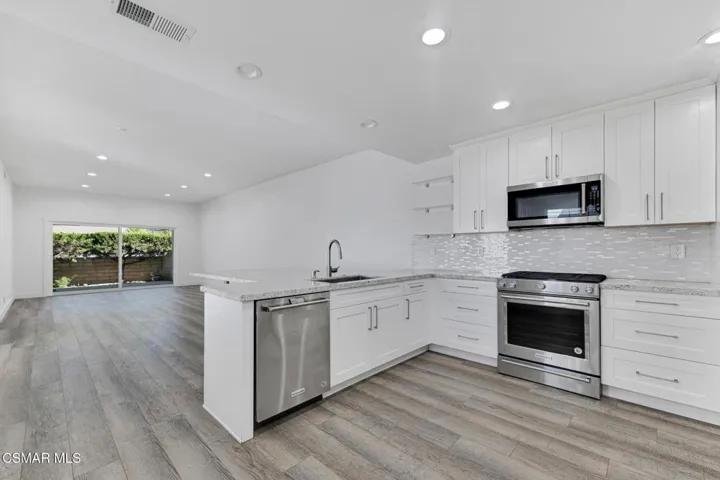 2579 Lakewood Pl  -  HsHProd-18