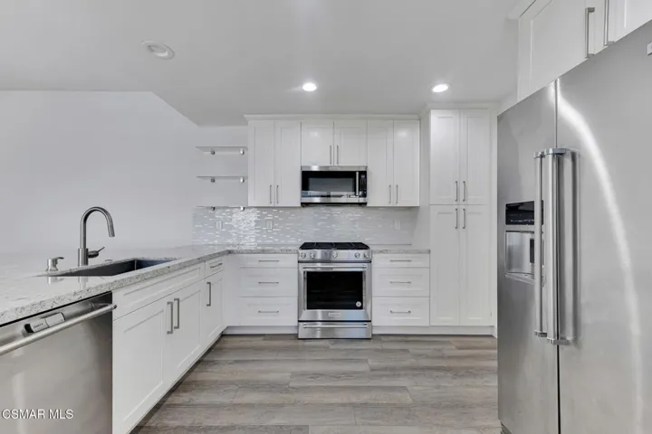 2579 Lakewood Pl  -  HsHProd-17