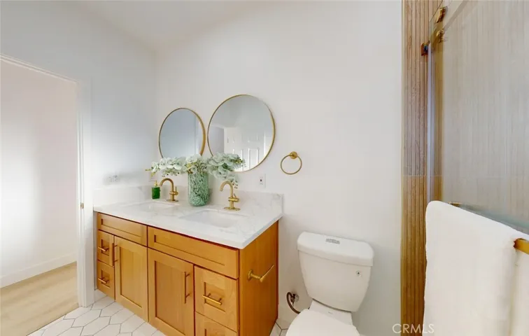 Double Vanity Bathroom Offering Convenience and Space