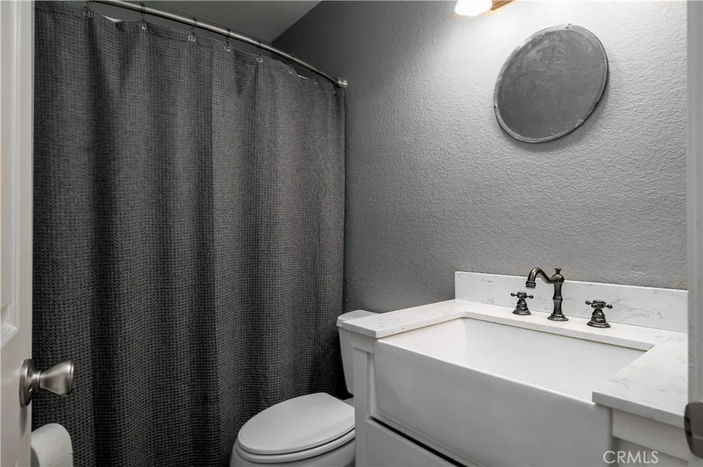 FULL GUEST BATHROOM
