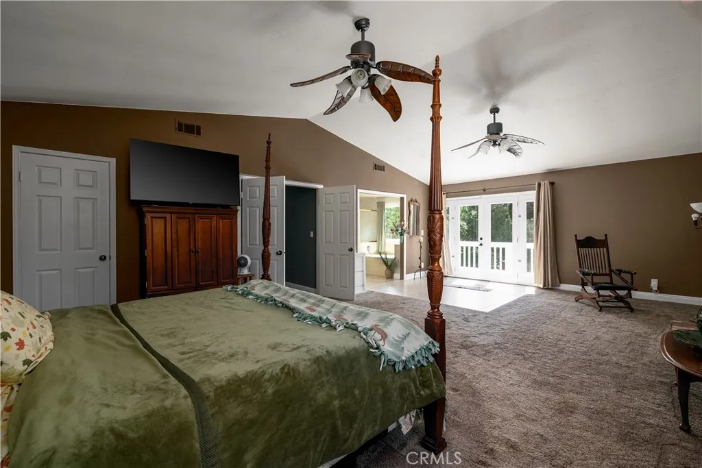 UPSTAIRS PRIMARY SUITE