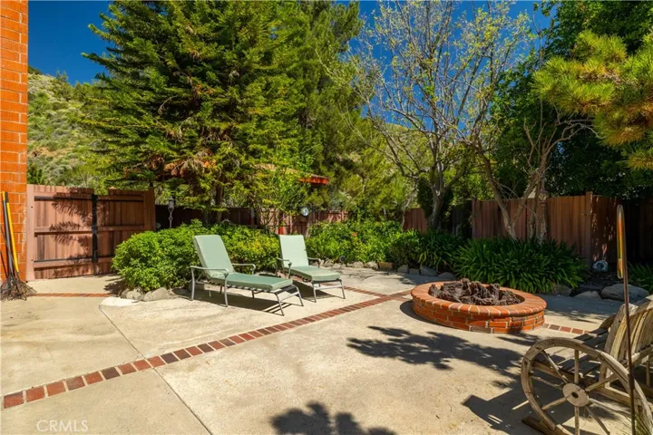 GAS FIREPIT SEATING AREA