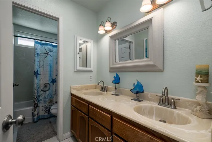 UPSTAIRS GUEST BATH